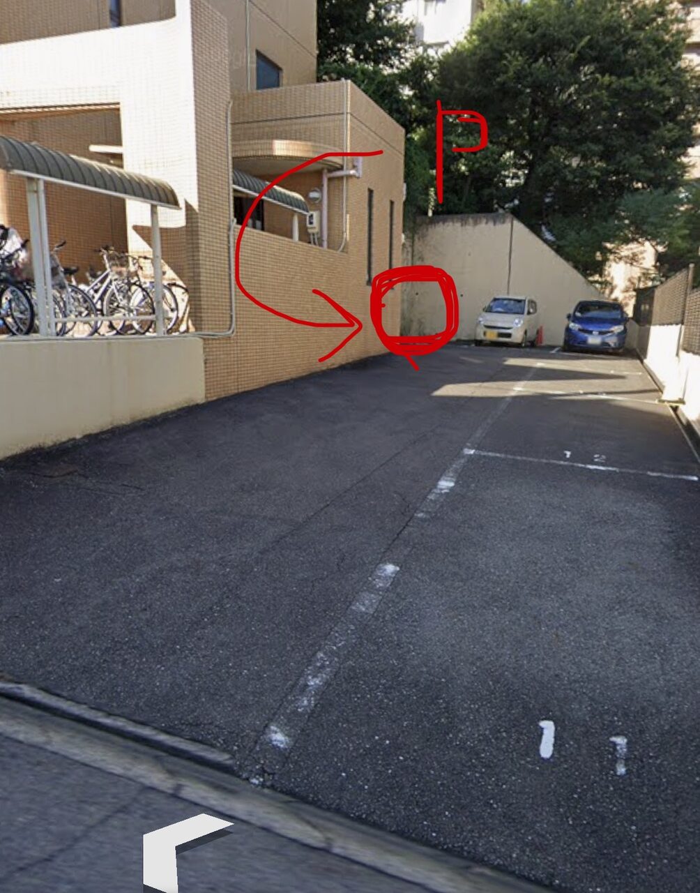 駐車場への入り方 / How to enter the parking